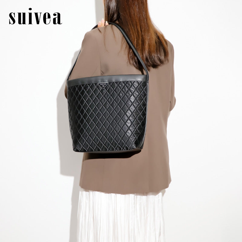 大包包女春夏新款简约大容量手提包跨境潮流百搭高级感定制水桶包