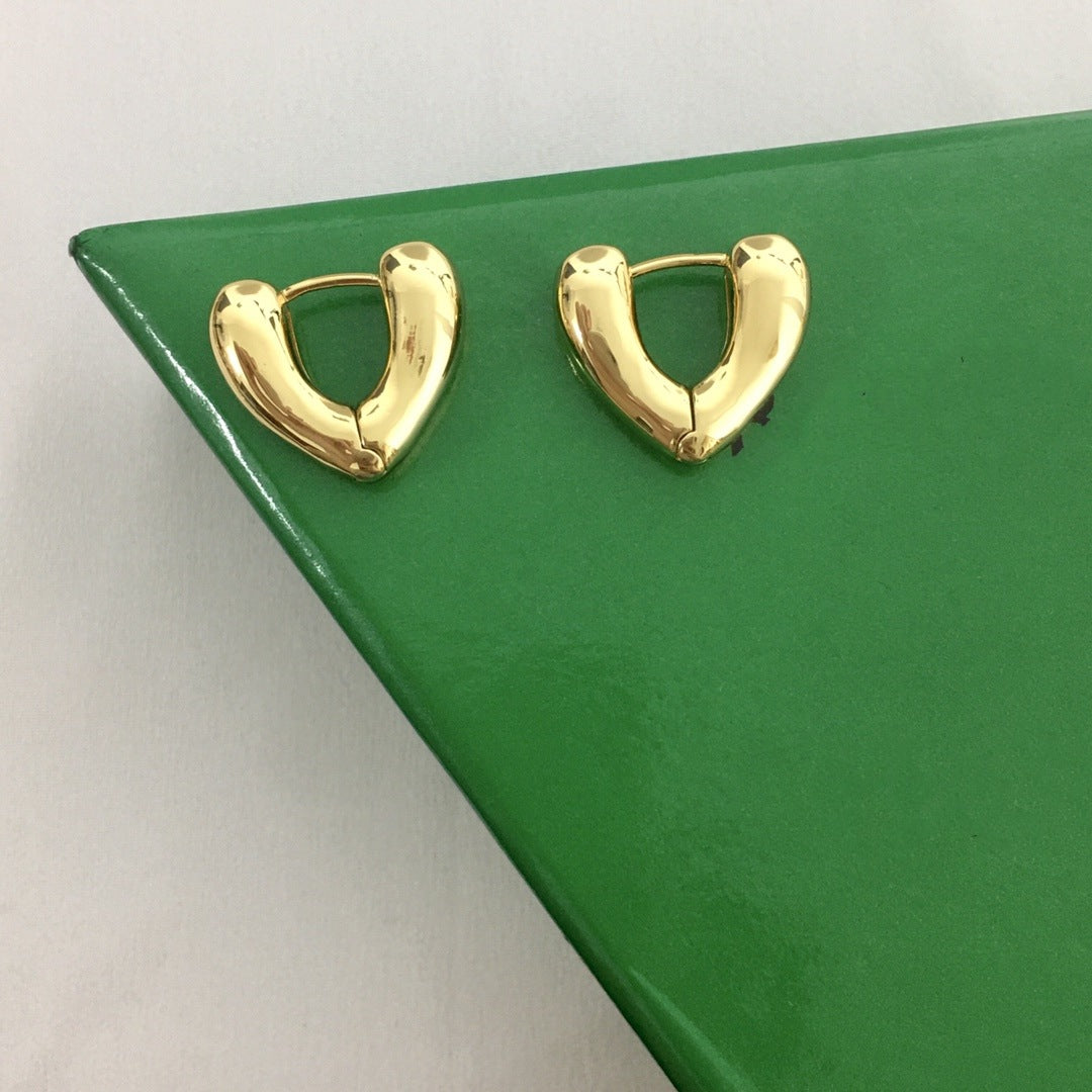 Bv22新款新款V型光面耳环女高级感气质港风几何形大耳扣