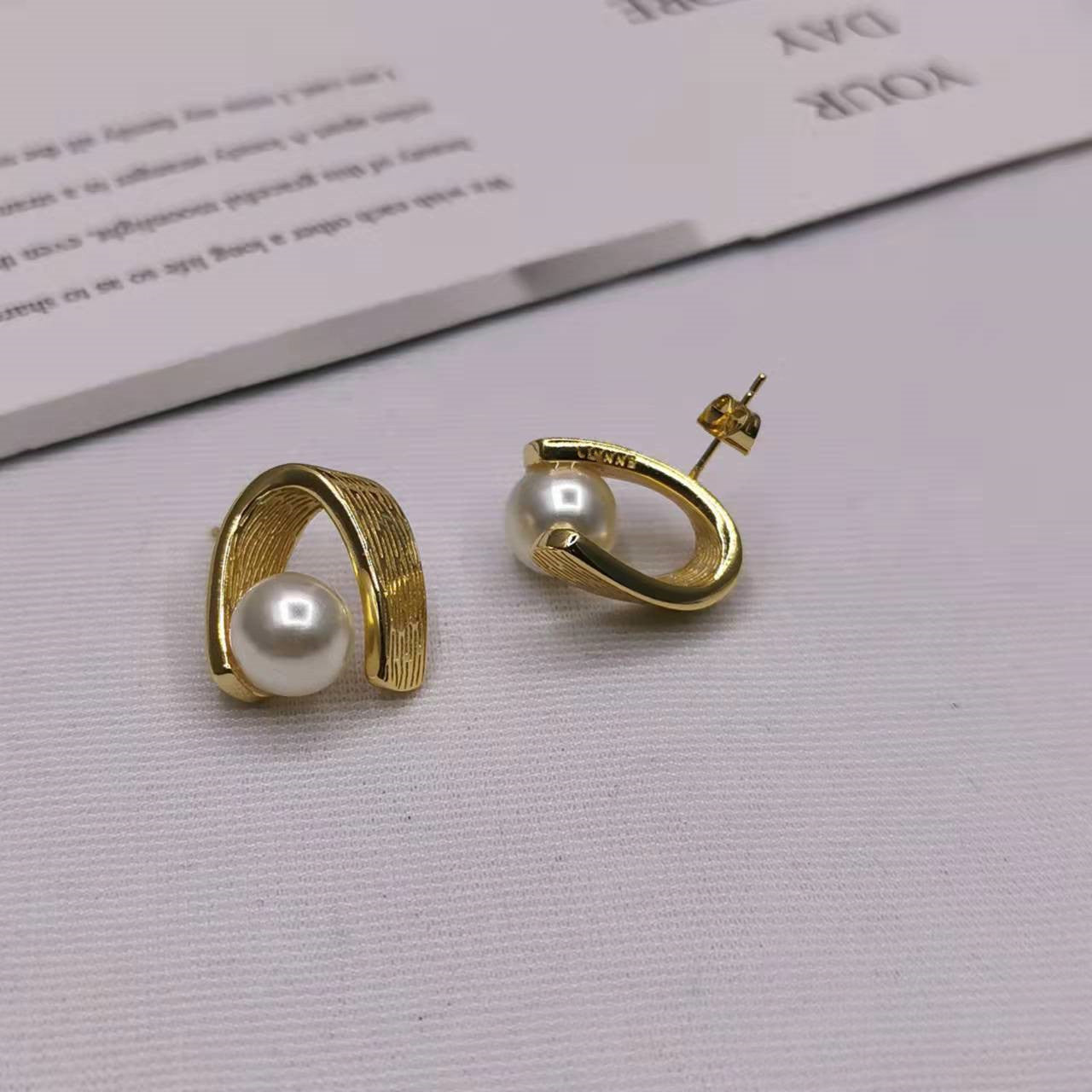 赛家21新款不规则曲面珍珠耳钉女高级感气质法式几何弧形耳环