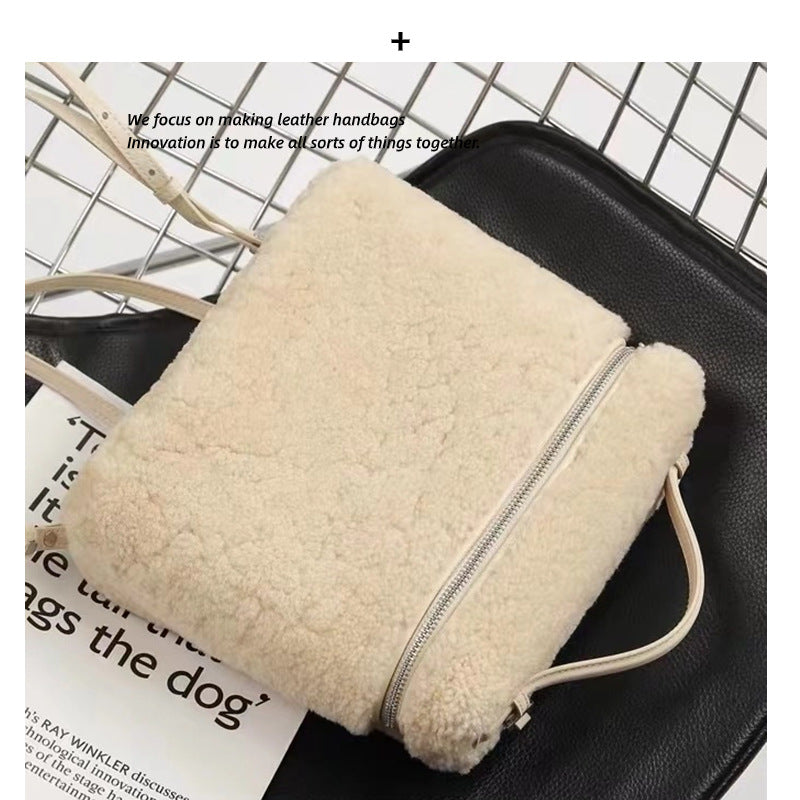 秋冬新款毛绒羊羔皮包包女士手提包休闲包包旅行双肩带背包女便携