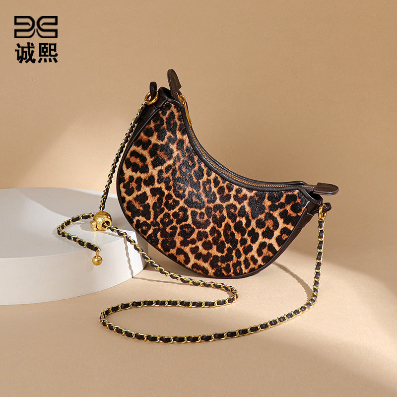 新潮时尚豹纹饺子包真皮马毛新月包质感小众斜挎月牙包复古单肩包