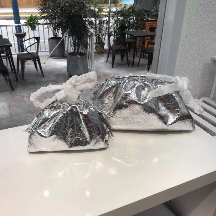 2020爆款跨境云朵包真皮女包纯色潮流单肩斜挎包饺子手拿包包女