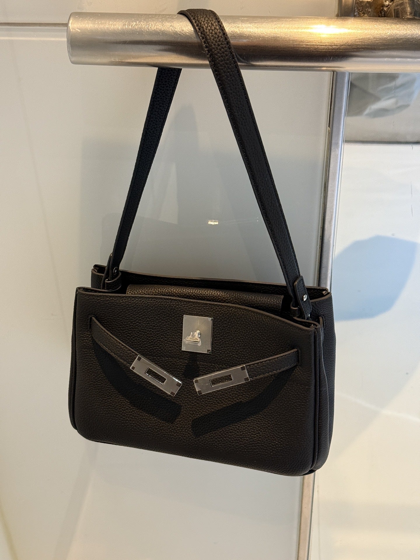 高级感凯莉腋下女包秋冬新款头层牛皮通勤百搭复古单肩斜挎小方包