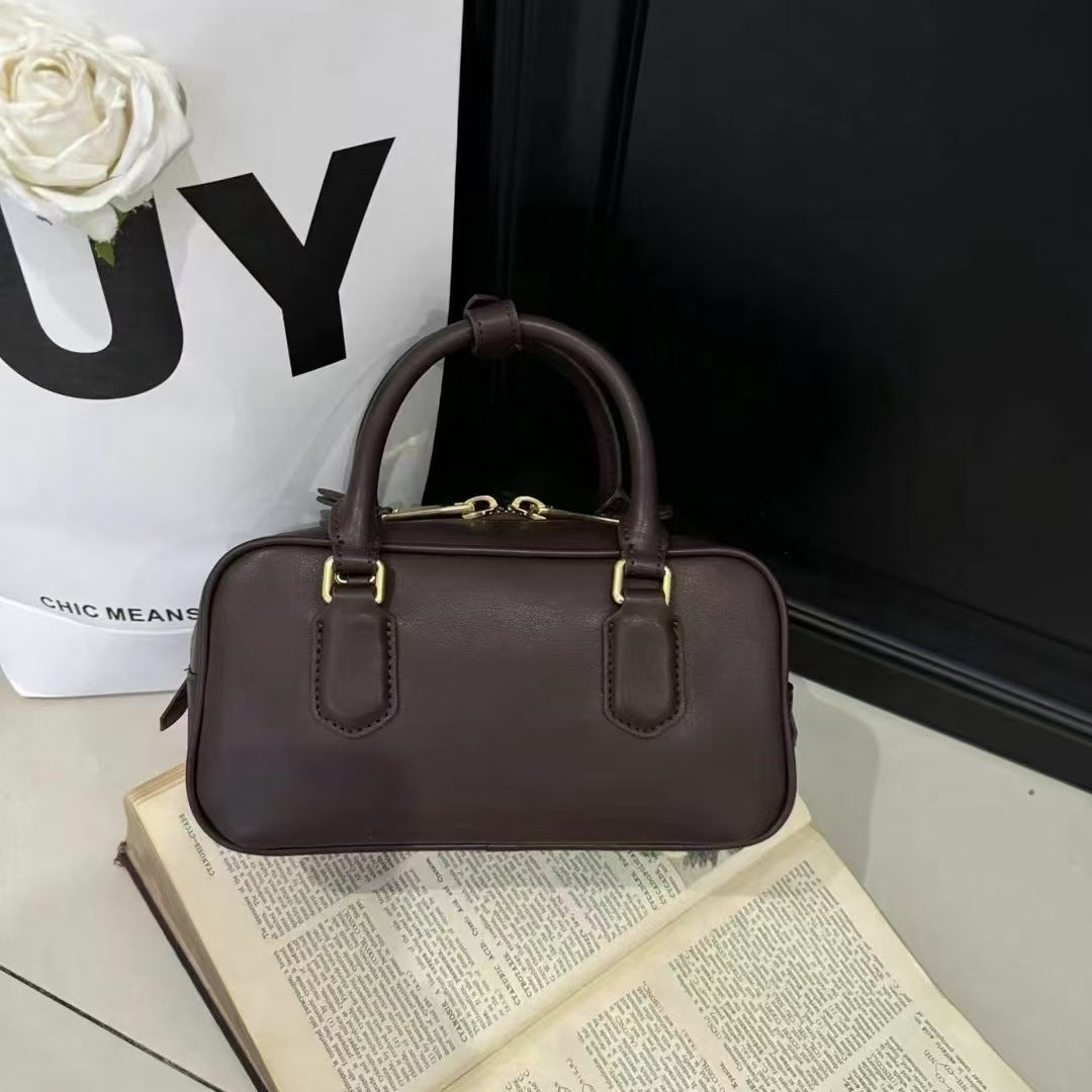 秋冬小包包女2023新款斜挎包单肩手提枕头包复古波士顿保龄球包