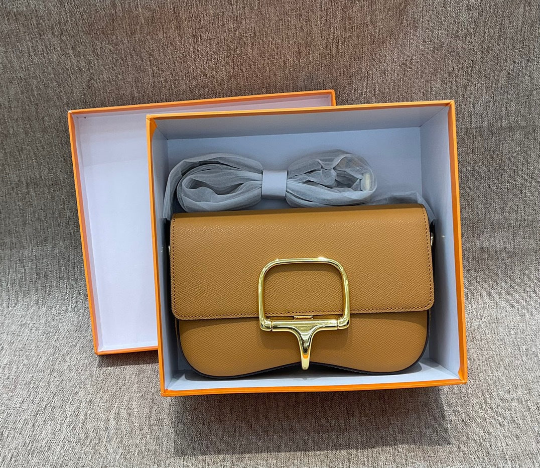 2024新款女手掌纹真皮翘臀包单肩斜挎百搭马鞍包横版蜜臀屁股包包