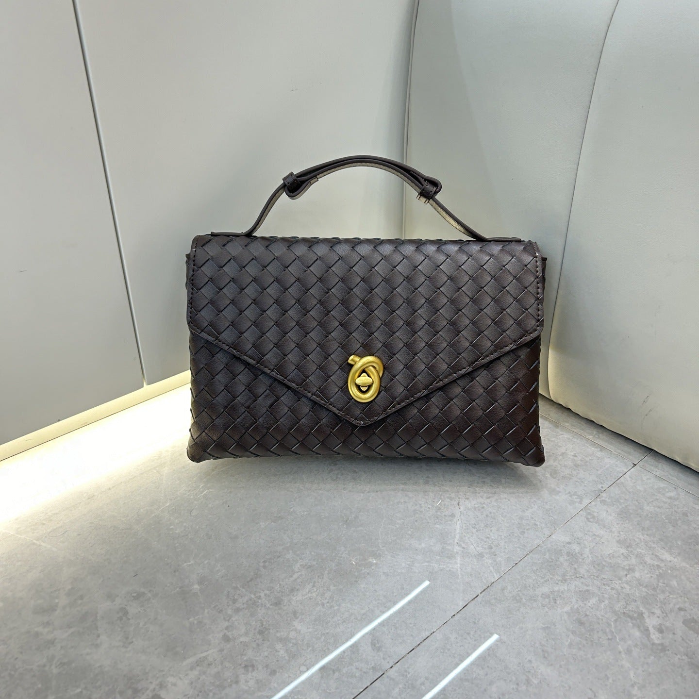 真皮编织小方盒女包2025春季新款时尚百搭锁扣大容量手提斜跨包女