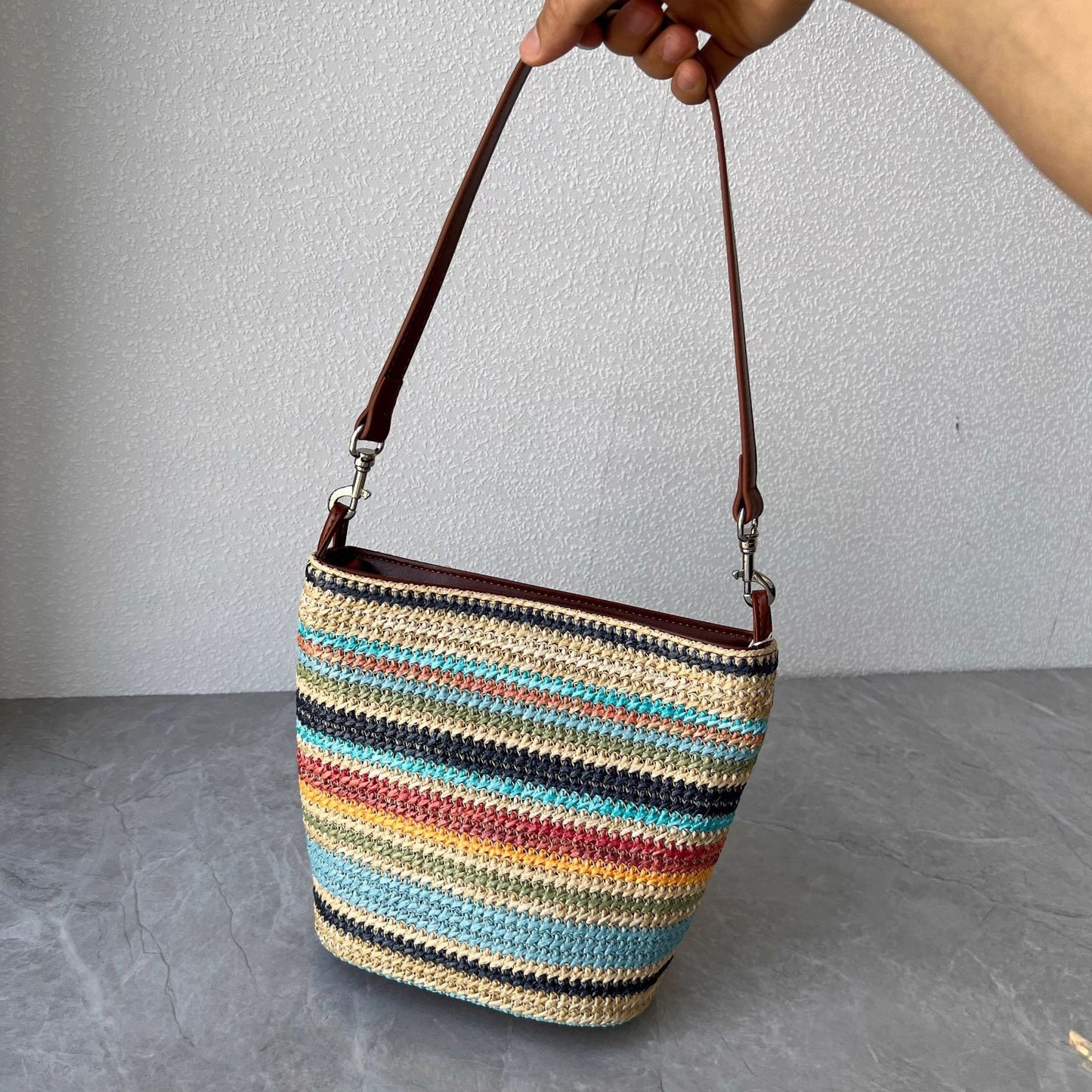 好品质~牛皮配拉菲草编织水桶包时尚百搭彩虹单肩包轻便斜跨女包