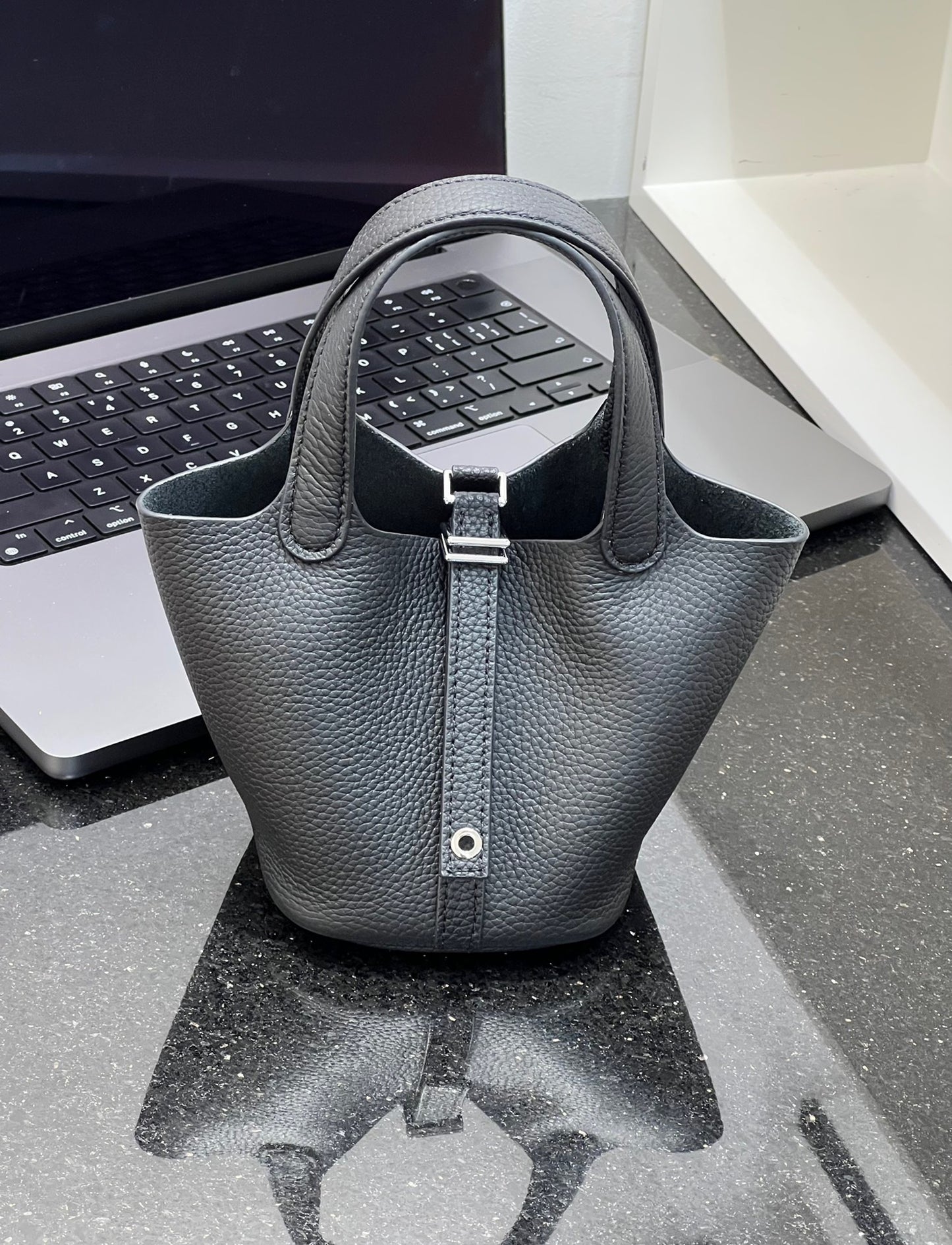 小鸡黄菜篮子包包女手提水桶包大容量2024新款百搭牛皮手拎子母包