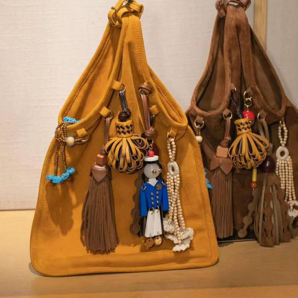 繆家2025新款麂皮流苏腋下包翻毛真皮复古手提包女玩偶挂件手拎包