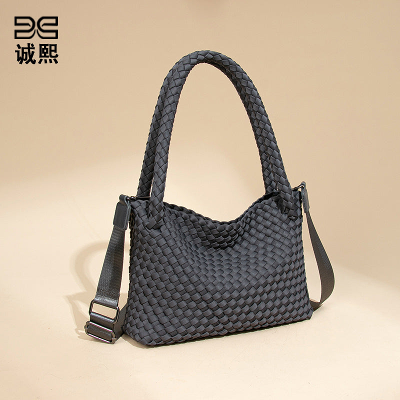 工厂定制贴标纯色手工编织包女士手提单肩腋下包大容量通勤斜挎包
