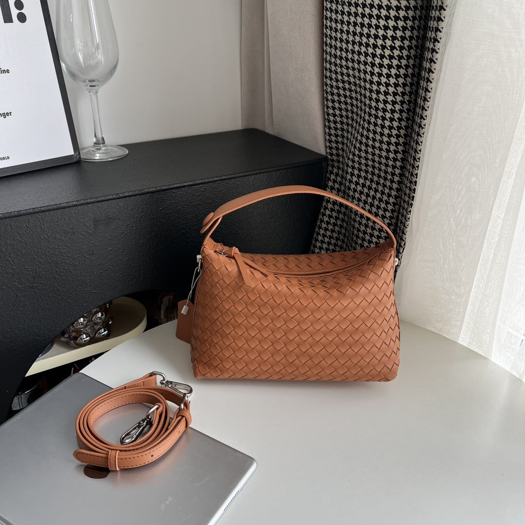 亚马逊小众真皮编织饺子包牛皮流浪风斜挎包女枕头包手拎包批发