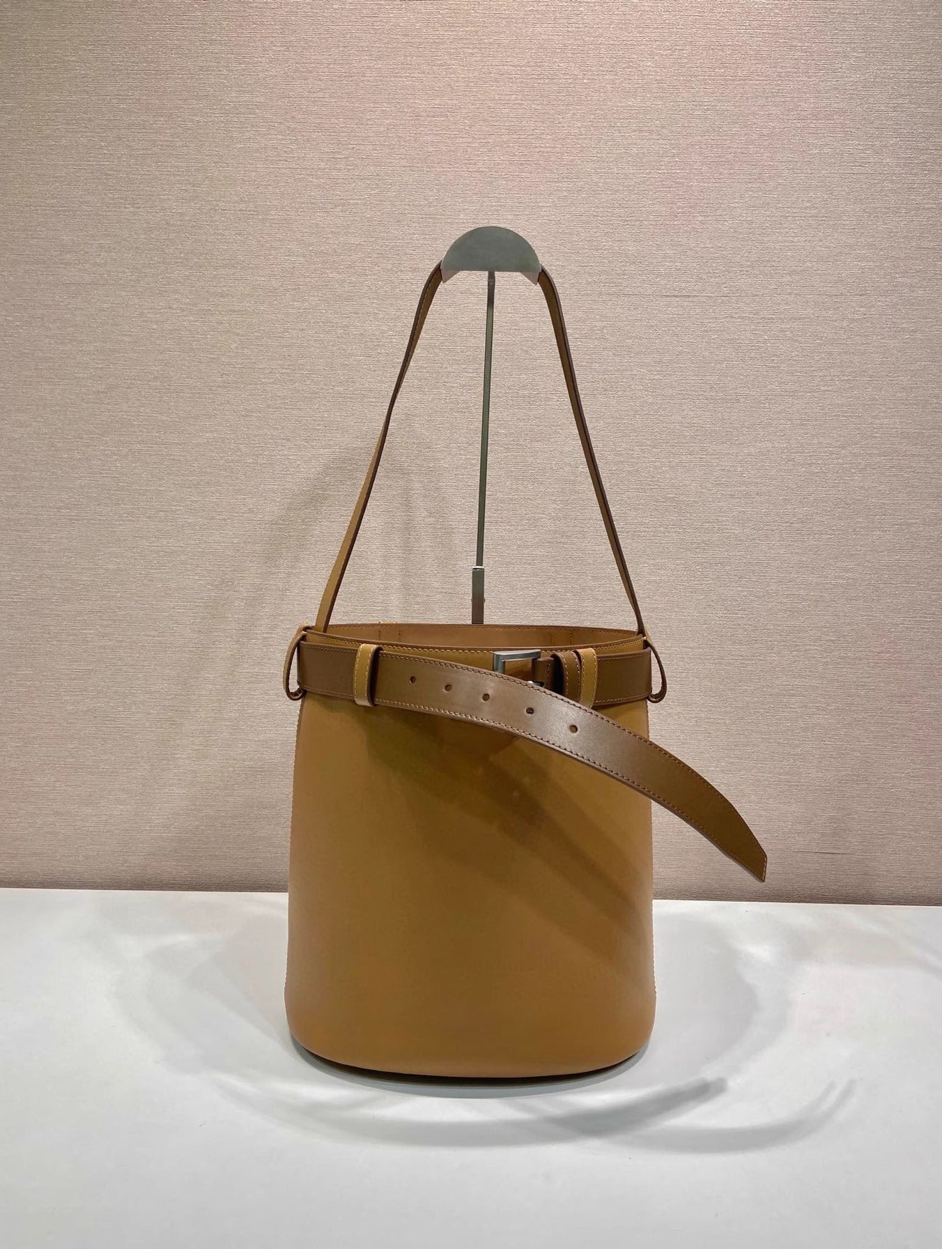 25新款进口防水尼龙抽绳水桶包P家简约时尚大容量手提单肩腋下包