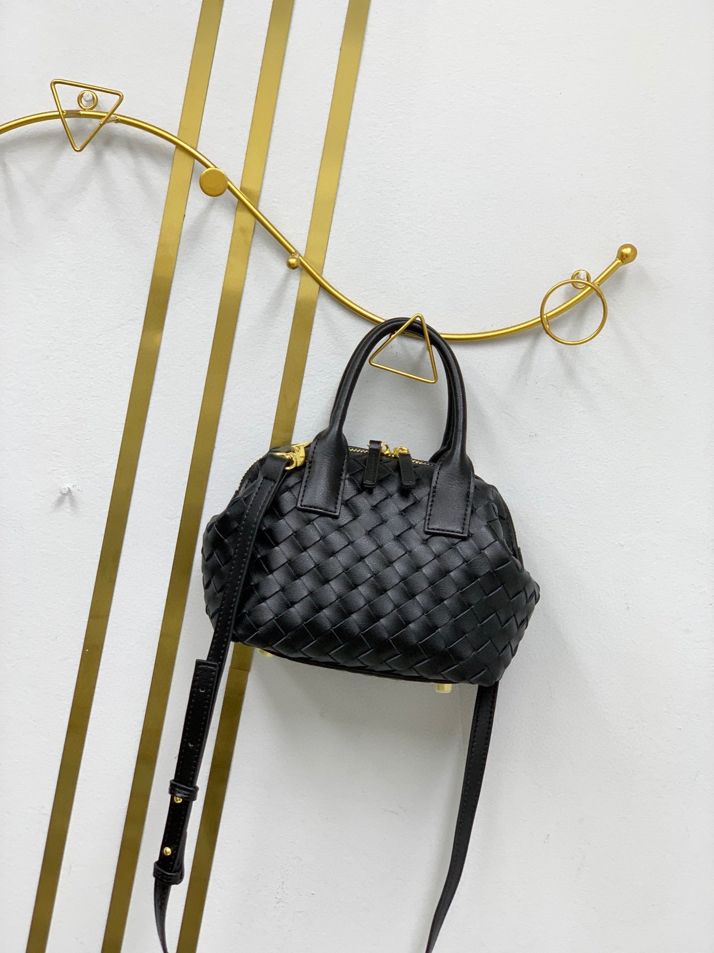 包包女2024新款真皮手工编织保龄球包女斜挎单肩小众波士顿手提包