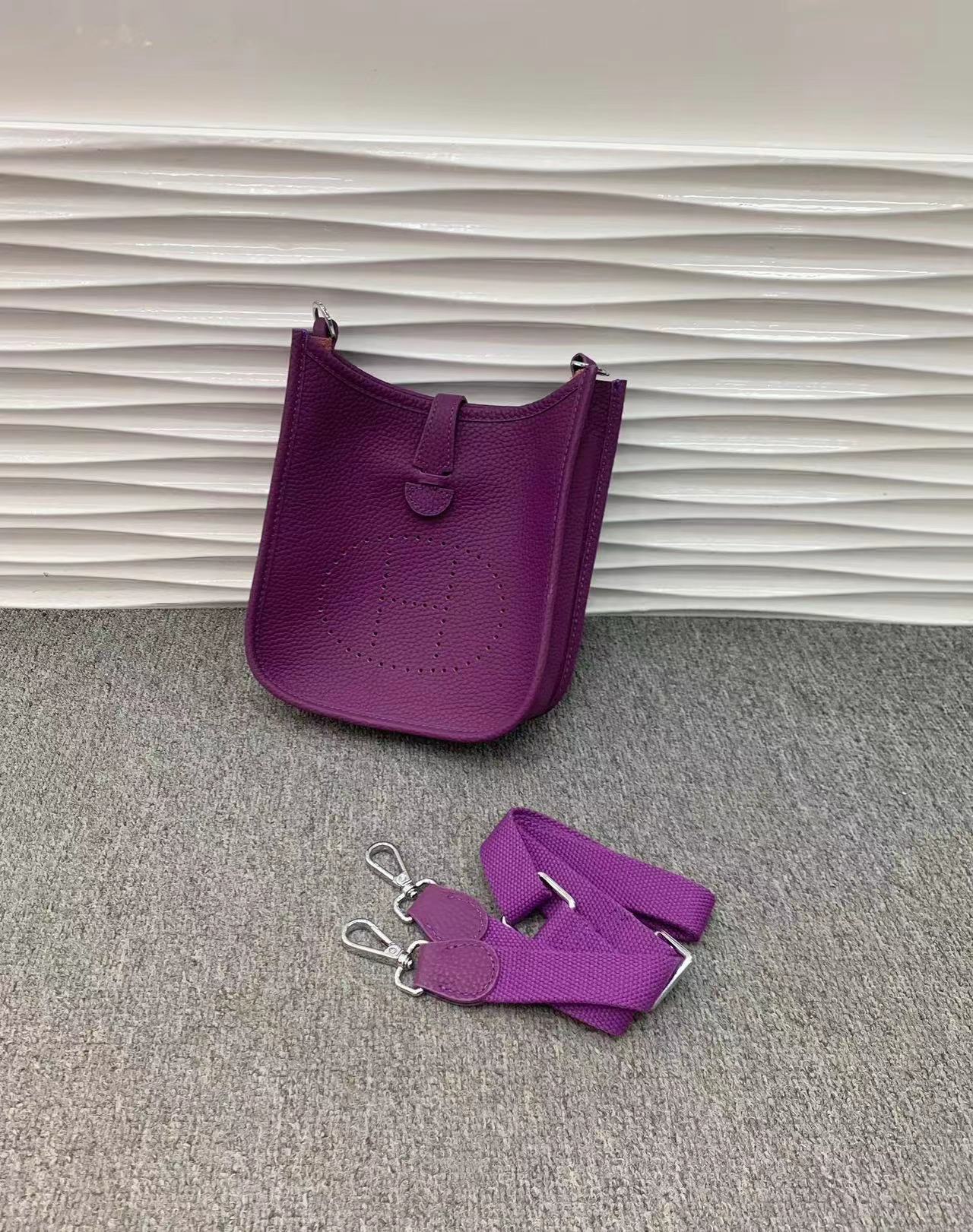 洋气小包包女2024新款字母镂空信封包潮韩版简约时尚单肩斜挎包包