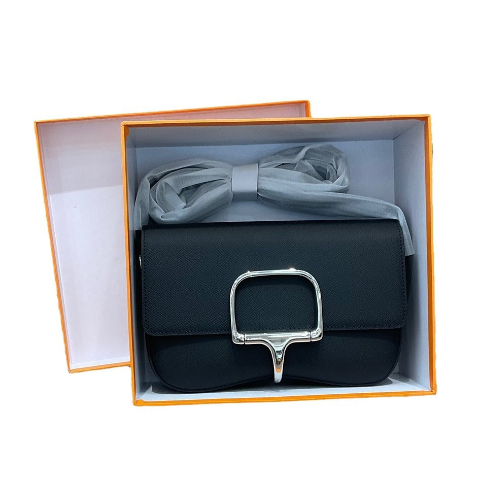 2024新款女手掌纹真皮翘臀包单肩斜挎百搭马鞍包横版蜜臀屁股包包