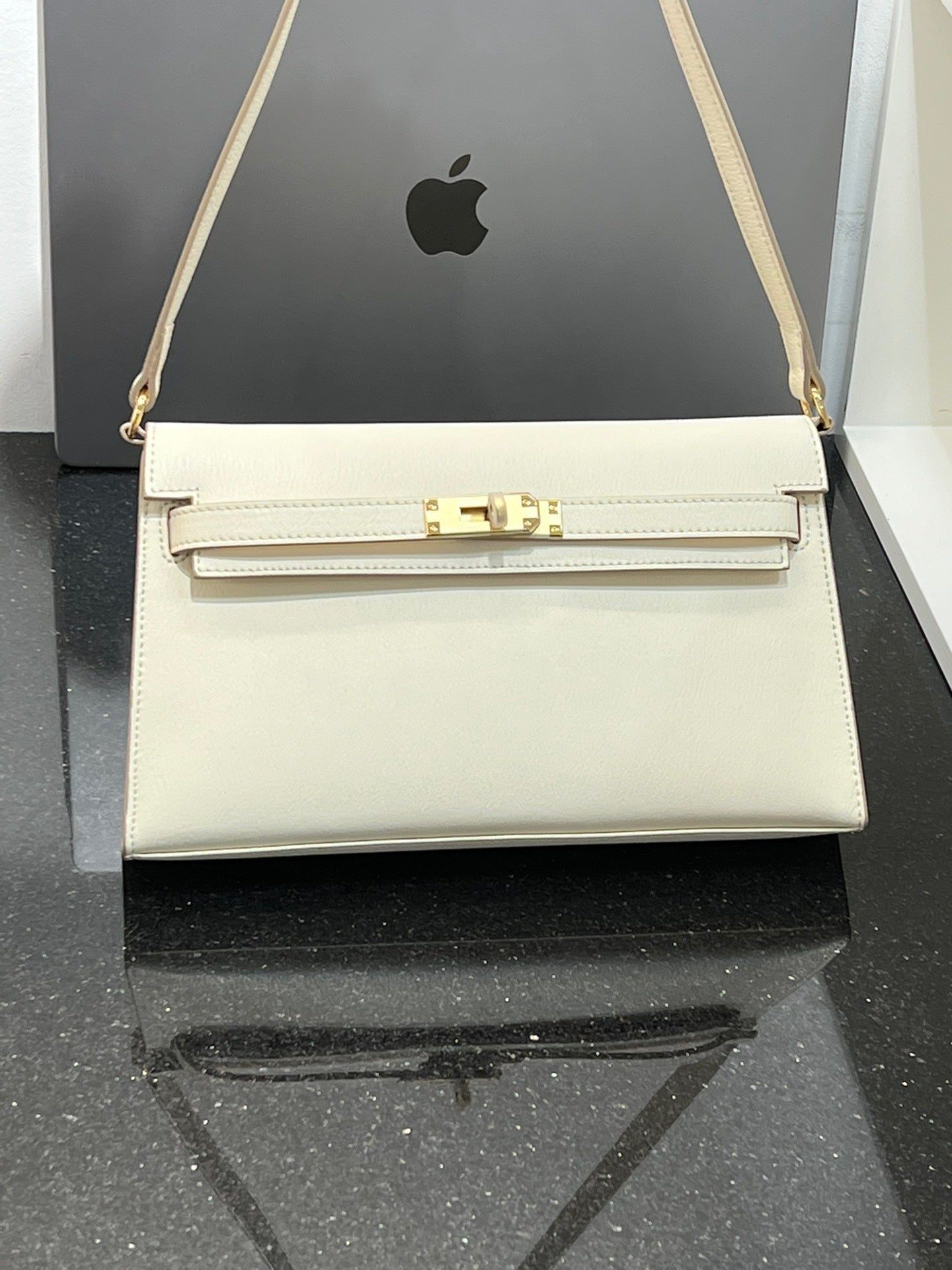 真皮牛皮凯莉包包女百搭单肩腋下包高级感2024新款复古手提法棍包