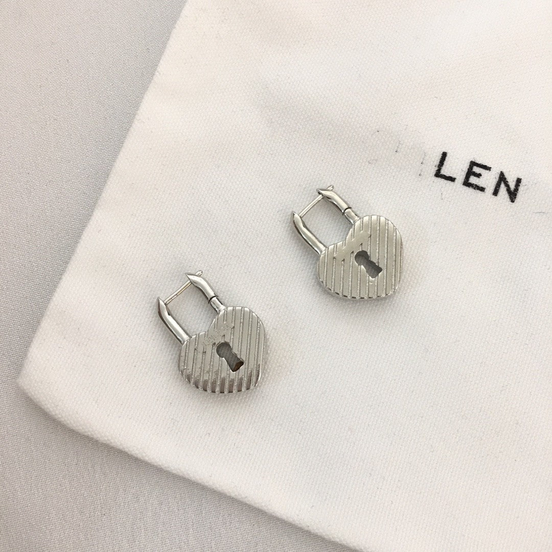 巴黎家21新款心锁耳环女高级感气质镀金几何形心形耳坠爱心耳钉