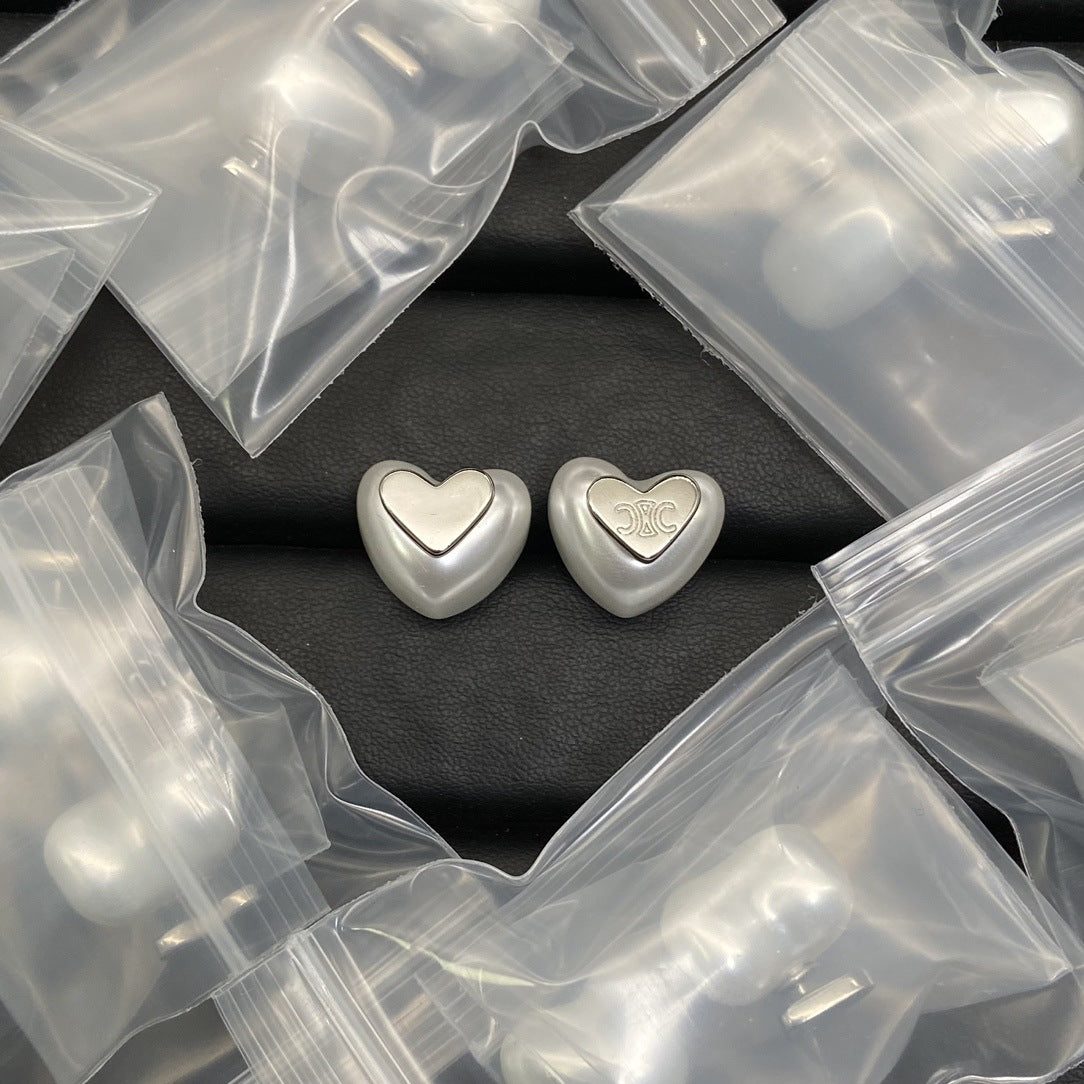 24新款凯旋门珍珠耳钉女高级感气质黄铜镀金爱心树脂耳环