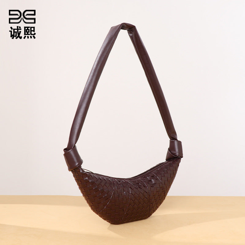韩版慵懒风牛角包潮流单肩斜挎饺子包小众编织女包新款时尚可颂包