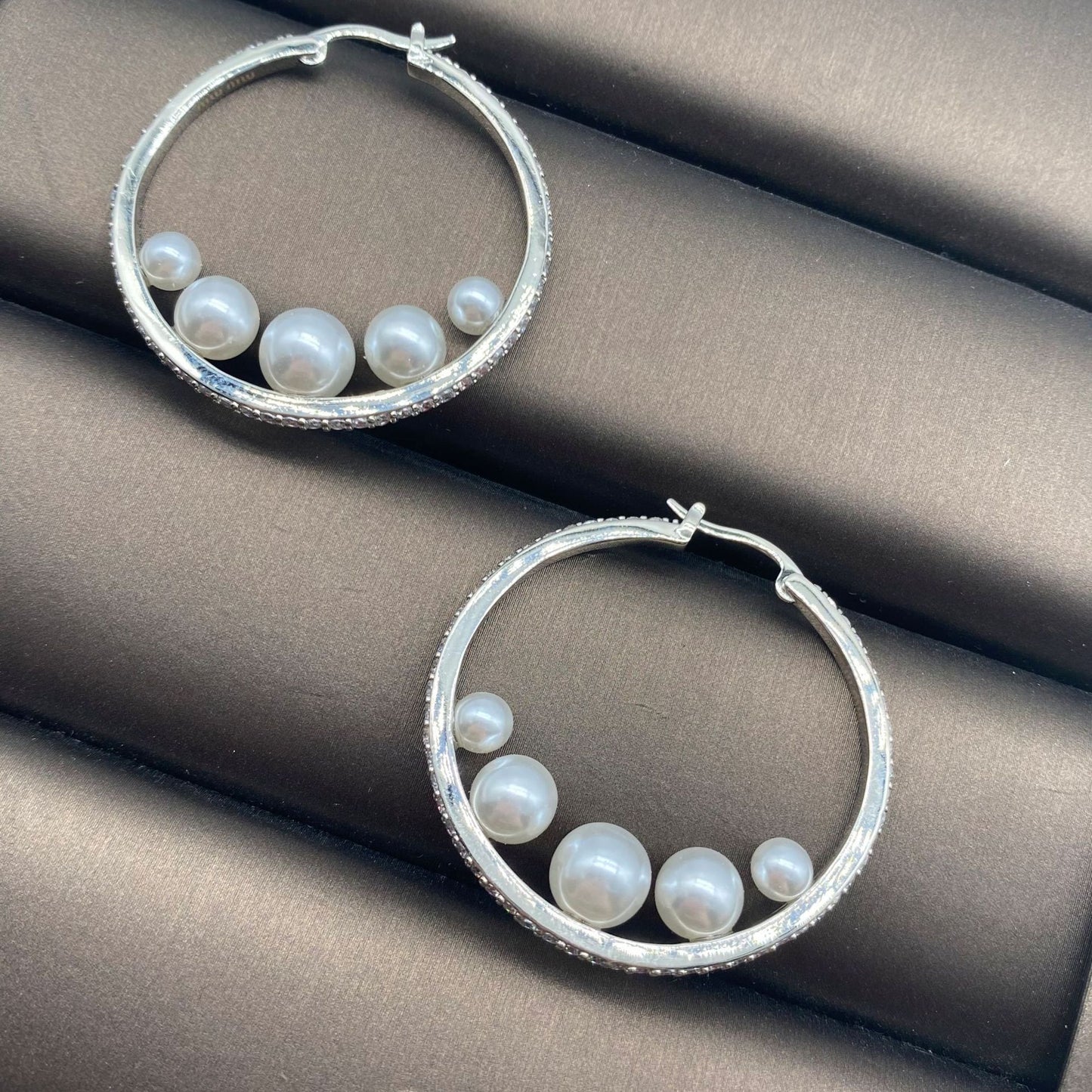 缪家新款耳圈珍珠水钻欧美简约大气时尚耳饰圆圈珍珠水晶耳钉女