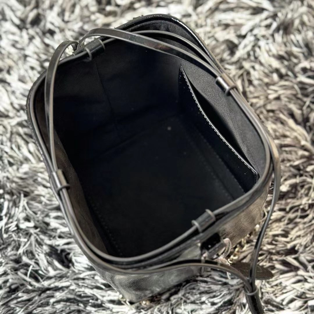 女包复古真皮抽绳手提水桶包高质量简约包头层牛皮腋下单肩斜挎包