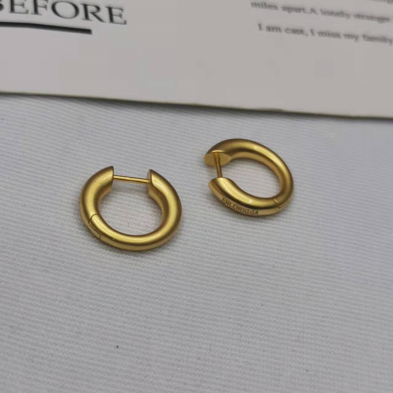 巴黎家21新款圆圈金色耳环女耳扣高级感独特耳饰磨砂金素圈耳钉