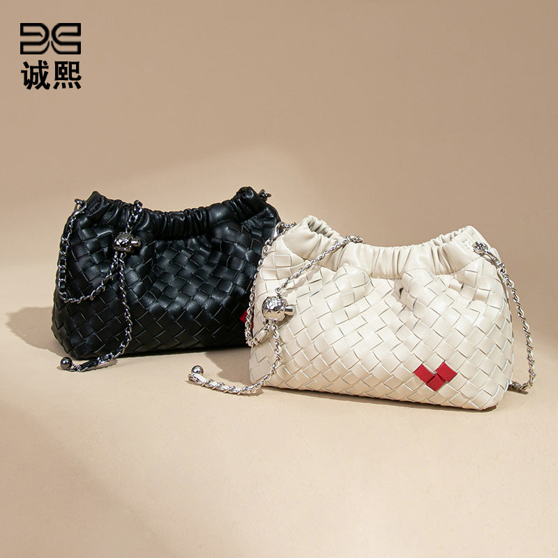 新款编织皱褶云朵包时尚休闲百搭小香风斜跨包小众设计爱心单肩包