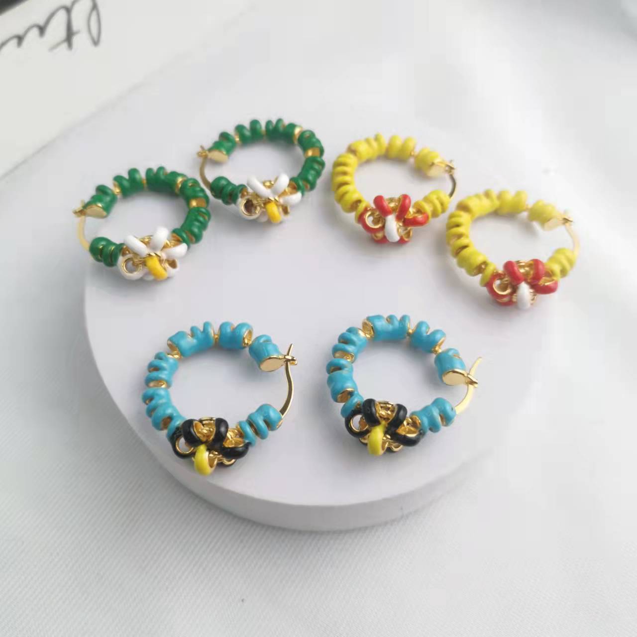 BV家22新款花朵珐琅耳扣女高级感气质滴釉几何小花拼色耳环