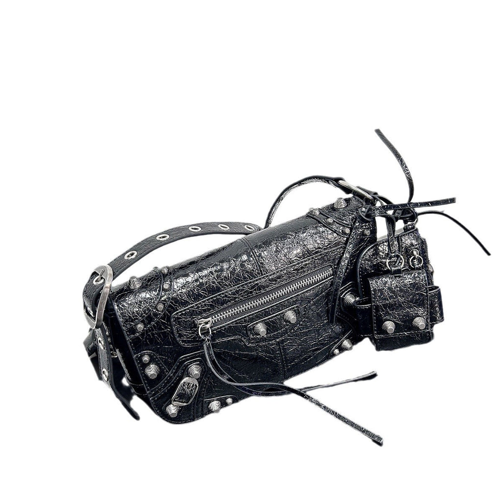 2023春季新款网红同款翻盖机车包复古铆钉休闲百搭相机包斜挎包包