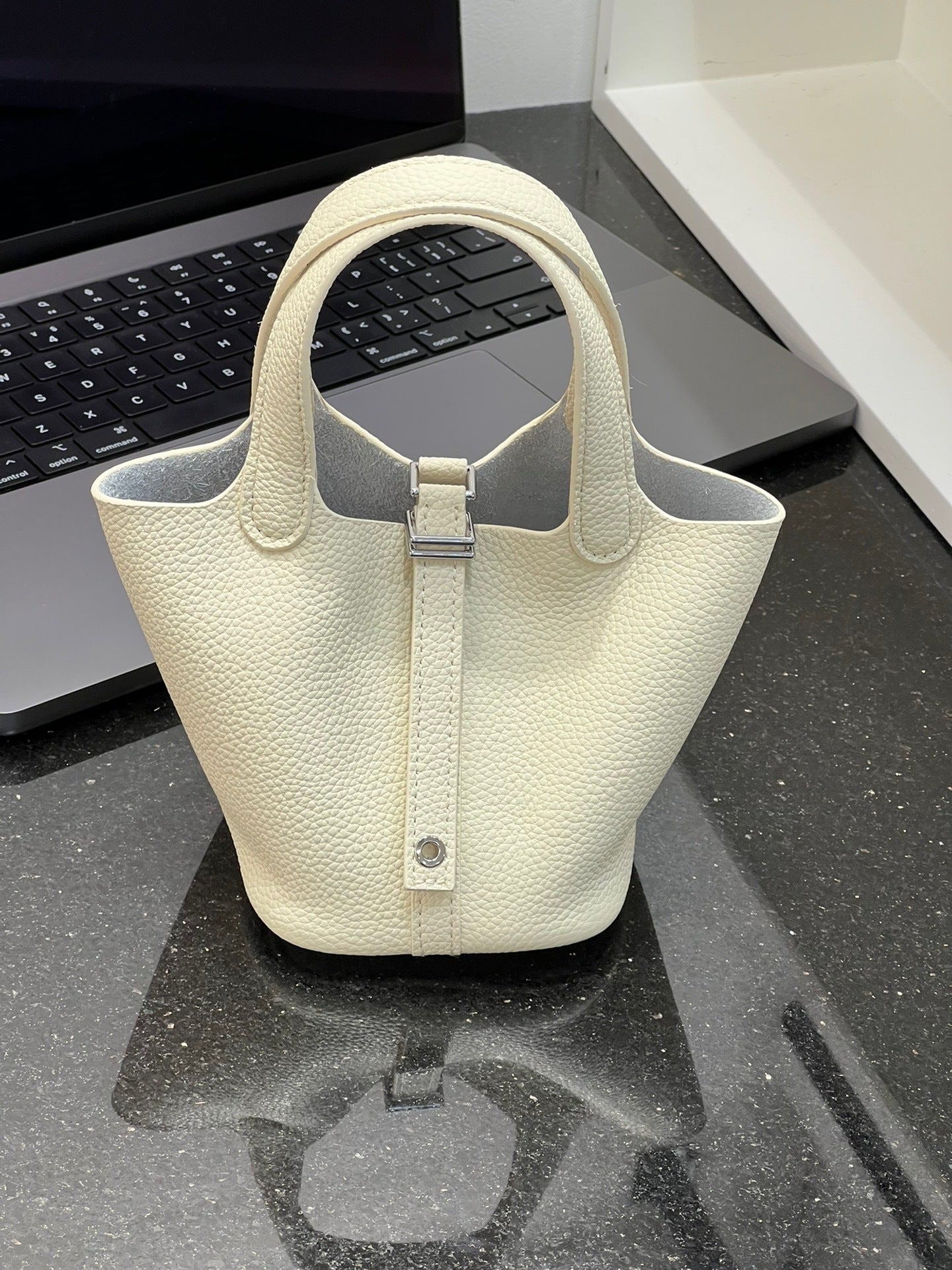 小鸡黄菜篮子包包女手提水桶包大容量2024新款百搭牛皮手拎子母包