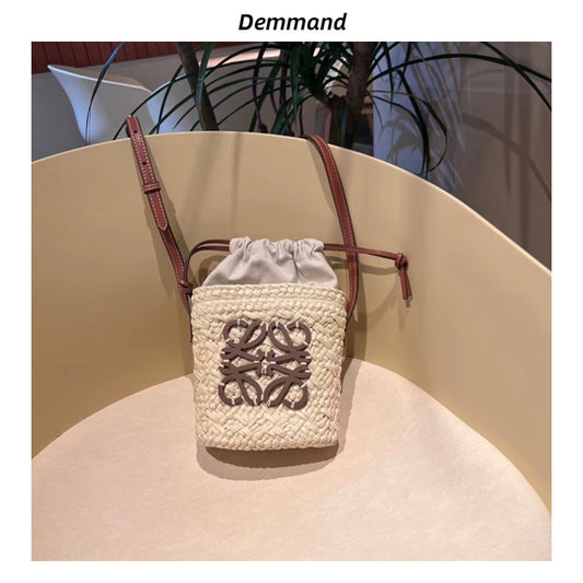 小众设计度假风草编包2023新款圆筒海边旅行斜挎编织包百搭水桶包