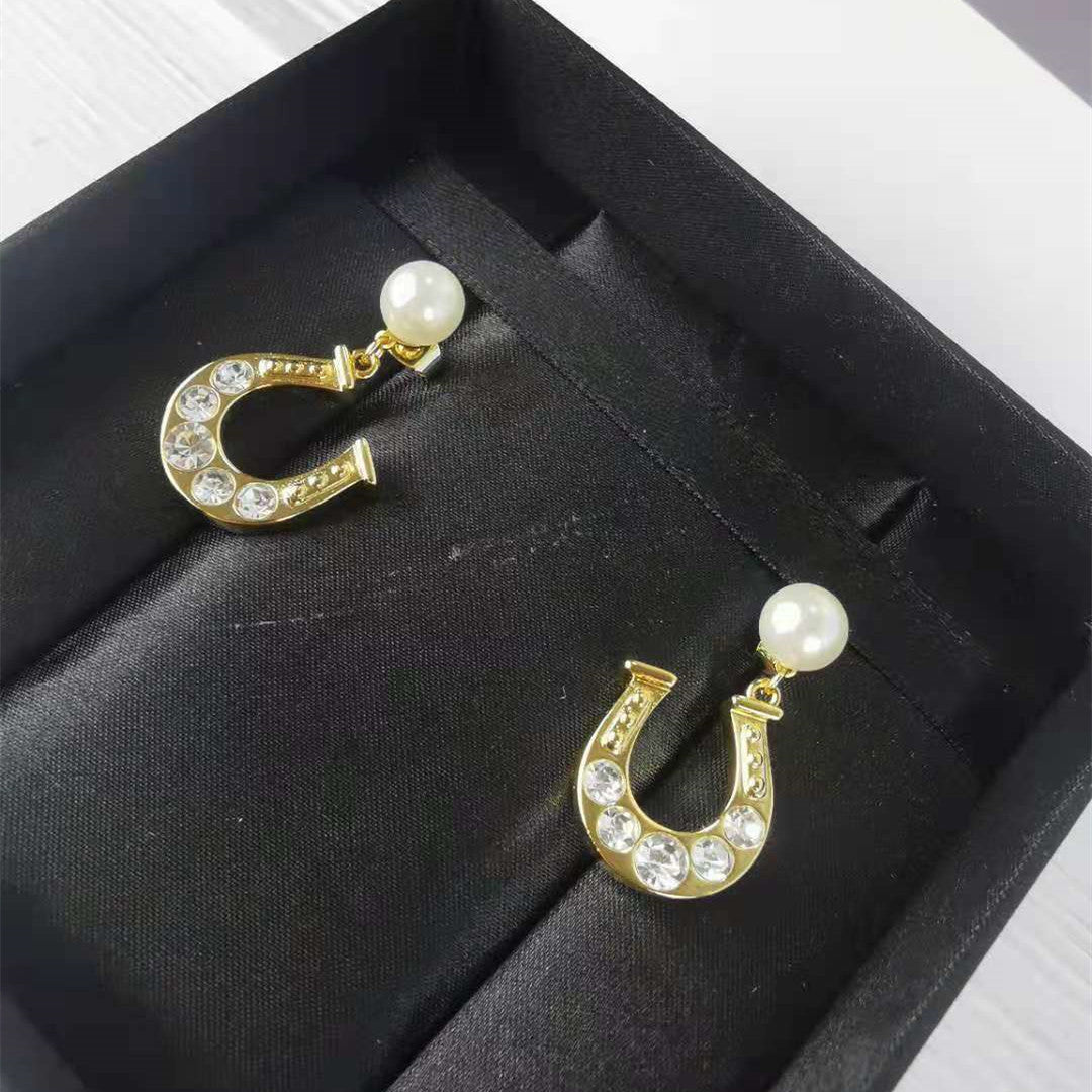 缪家新款金色U形几何马蹄珍珠镶钻耳钉耳环甜美气质高级感耳饰