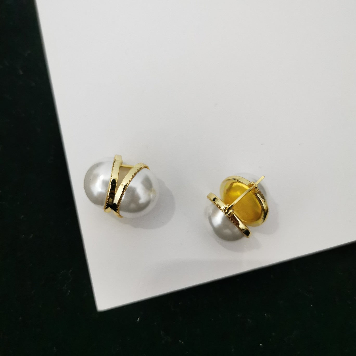 CEL风22新款双面珍珠耳环女高级感气质复古港风光面黄铜镀金耳饰