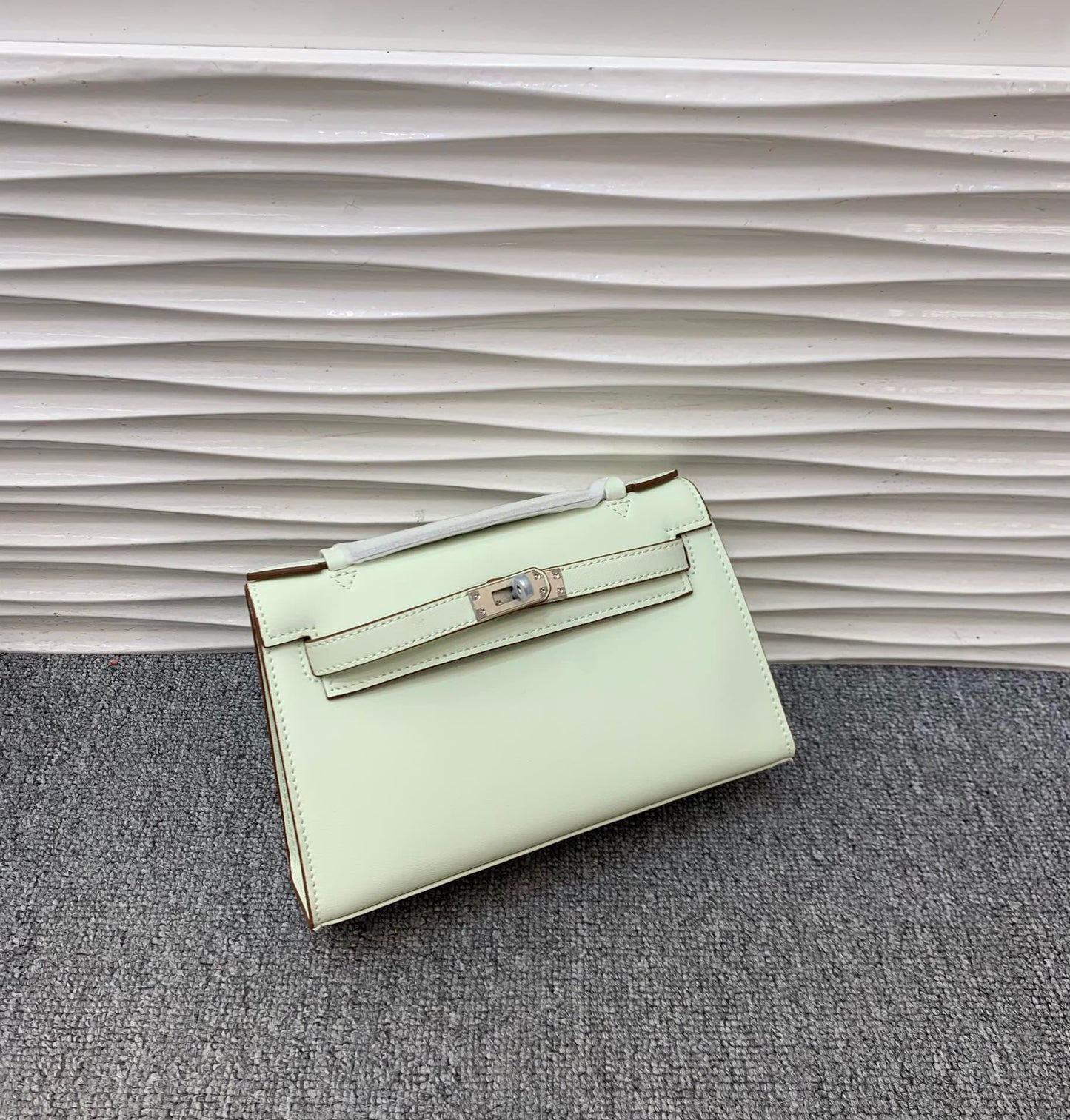 腋下凯莉包手掌纹真皮女包2024新款欧美时尚高级感单肩斜挎法棍包