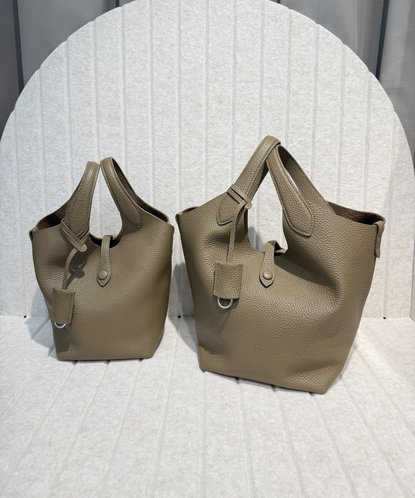 2025新款大容量托特包简约百搭时尚单肩包头层牛皮软腋下包妈咪包