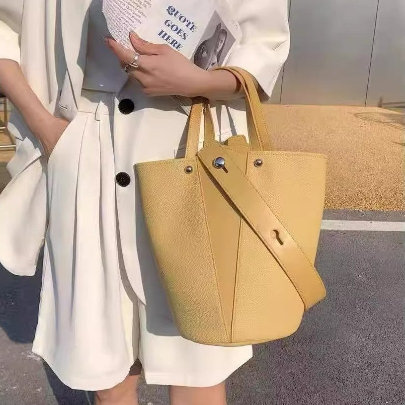 出口女包外贸尾单简约百搭款时尚休闲斜挎真皮水桶包腋下包子母包