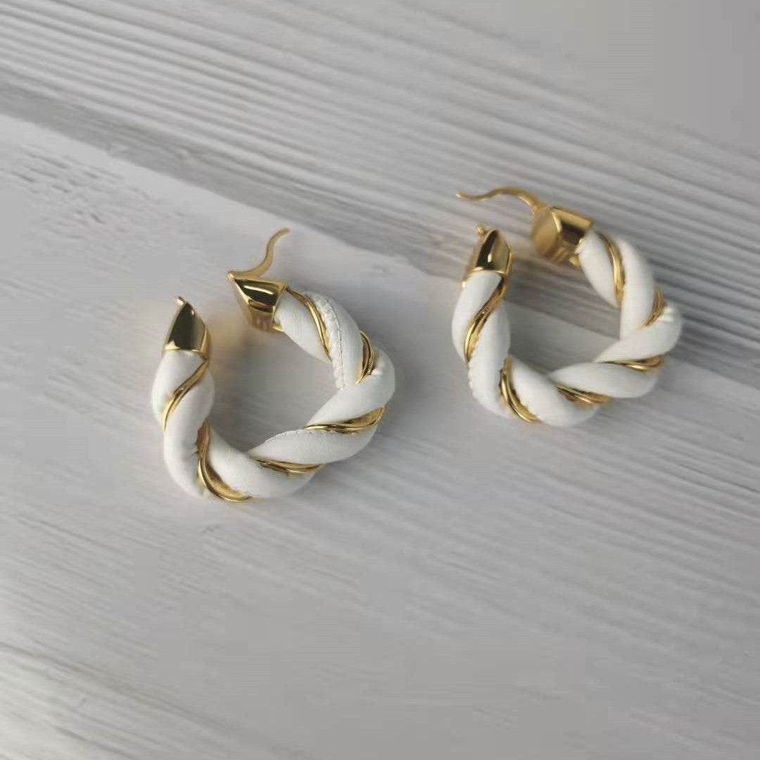 厂家批发BV新款三角扭结耳圈女欧美风高级感耳饰气质几何皮革耳环