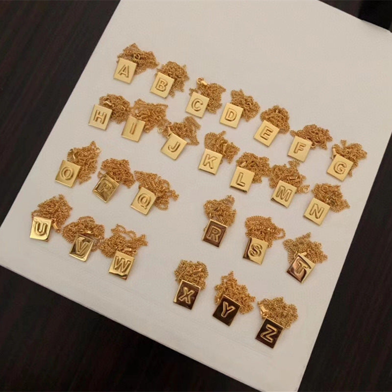 赛家新款26个方块字母项链女ins冷淡风英文方牌吊坠时尚锁骨颈链