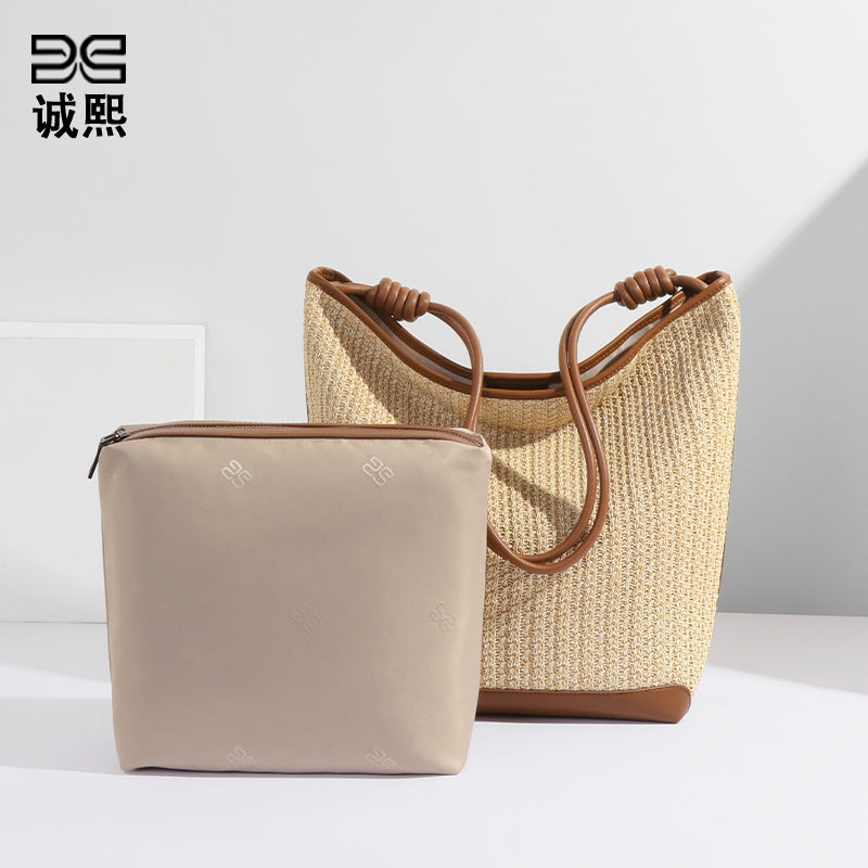 小众设计新款包包女简约拉菲草旅行海边草编包沙滩包单肩包托特包