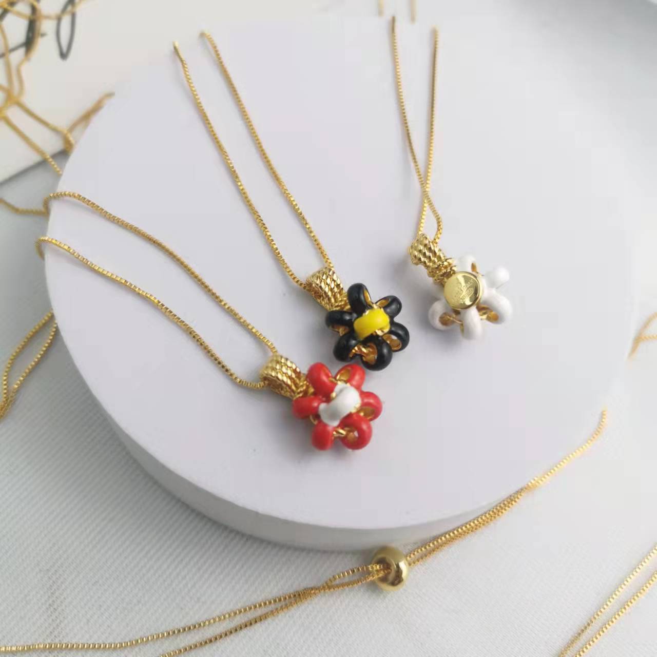 BV家22新款珐琅拼色小花项链女高级感气质花朵长款可抽拉毛衣链