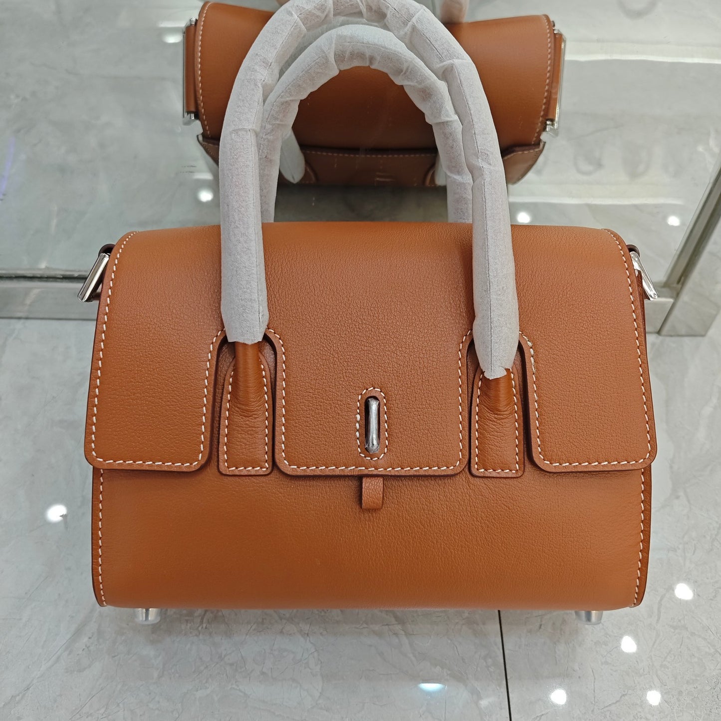 大容量上班通勤单肩斜挎包高级感真皮托特包女士2024新款通勤包包