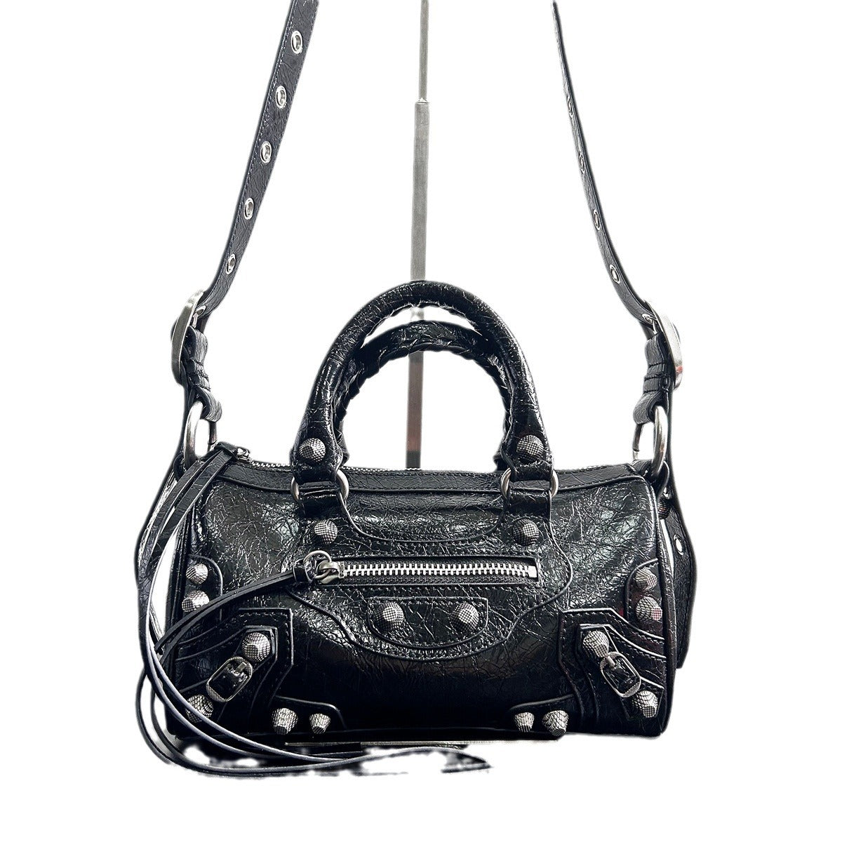 2023新款网红同款时尚百搭暗黑机车铆钉设计小托特手提斜挎包包女