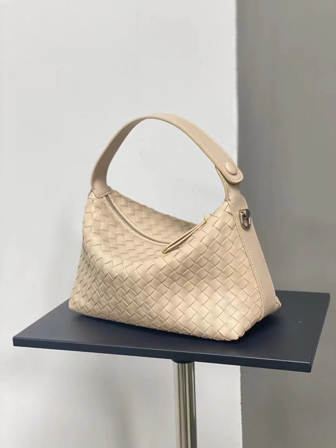 小众设计真皮手提编织托特包百搭斜挎菜篮子女包枕头包2022新