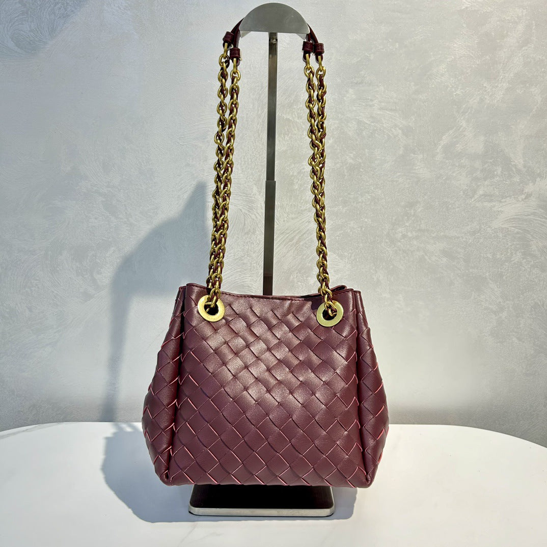 2025新款女士链条降落伞包纯手工真皮编织包百搭通勤单肩斜挎包潮