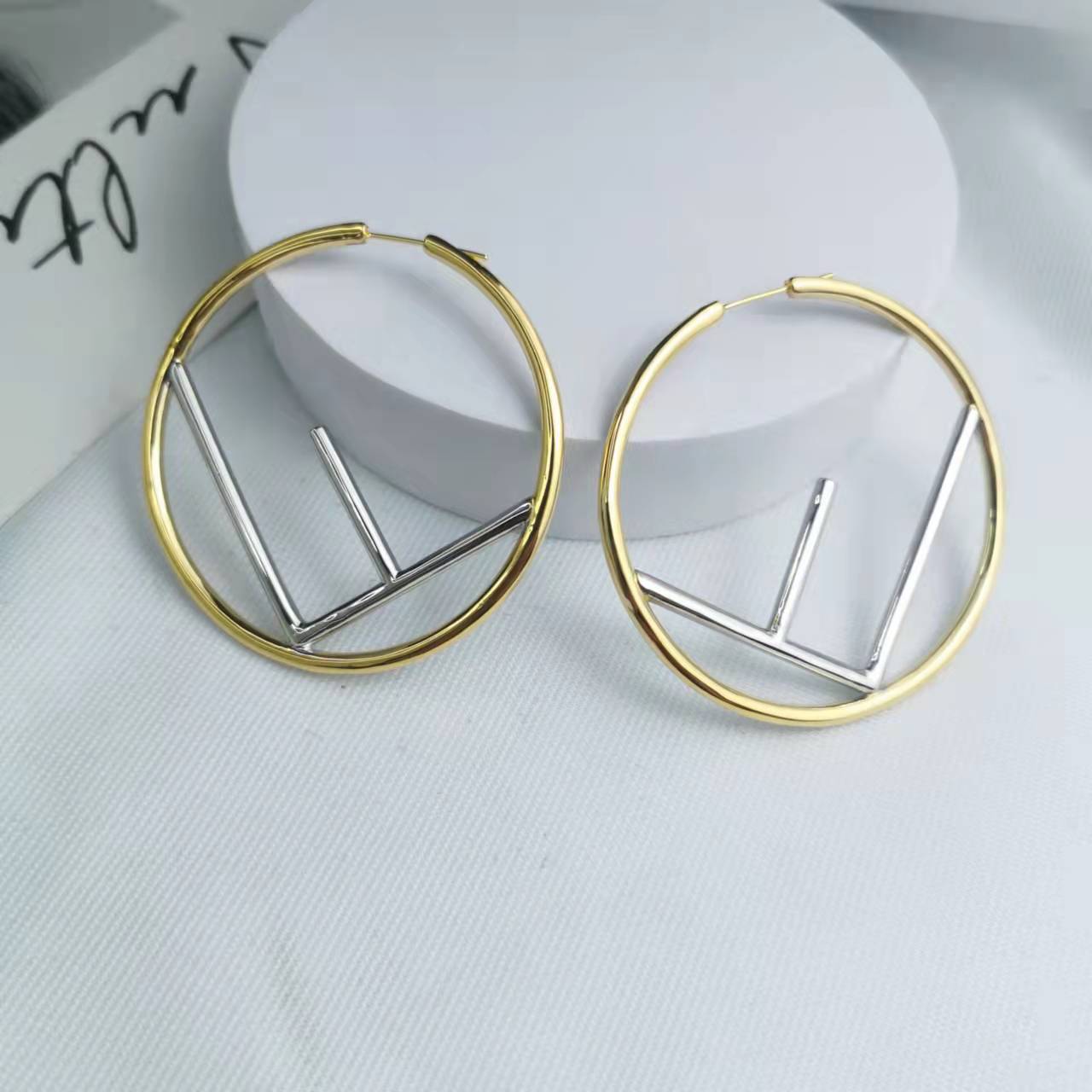 芬家22新款F字母大圆圈耳环女港风气质高级感ins欧美风拼色耳扣