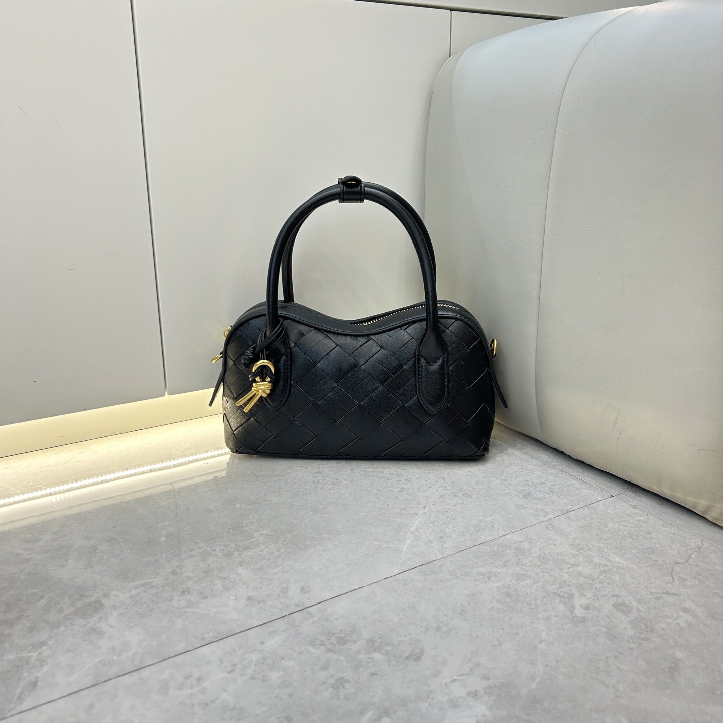 2025单肩保龄球真皮女包新款手工编织腋下包通勤大容量批发斜挎包