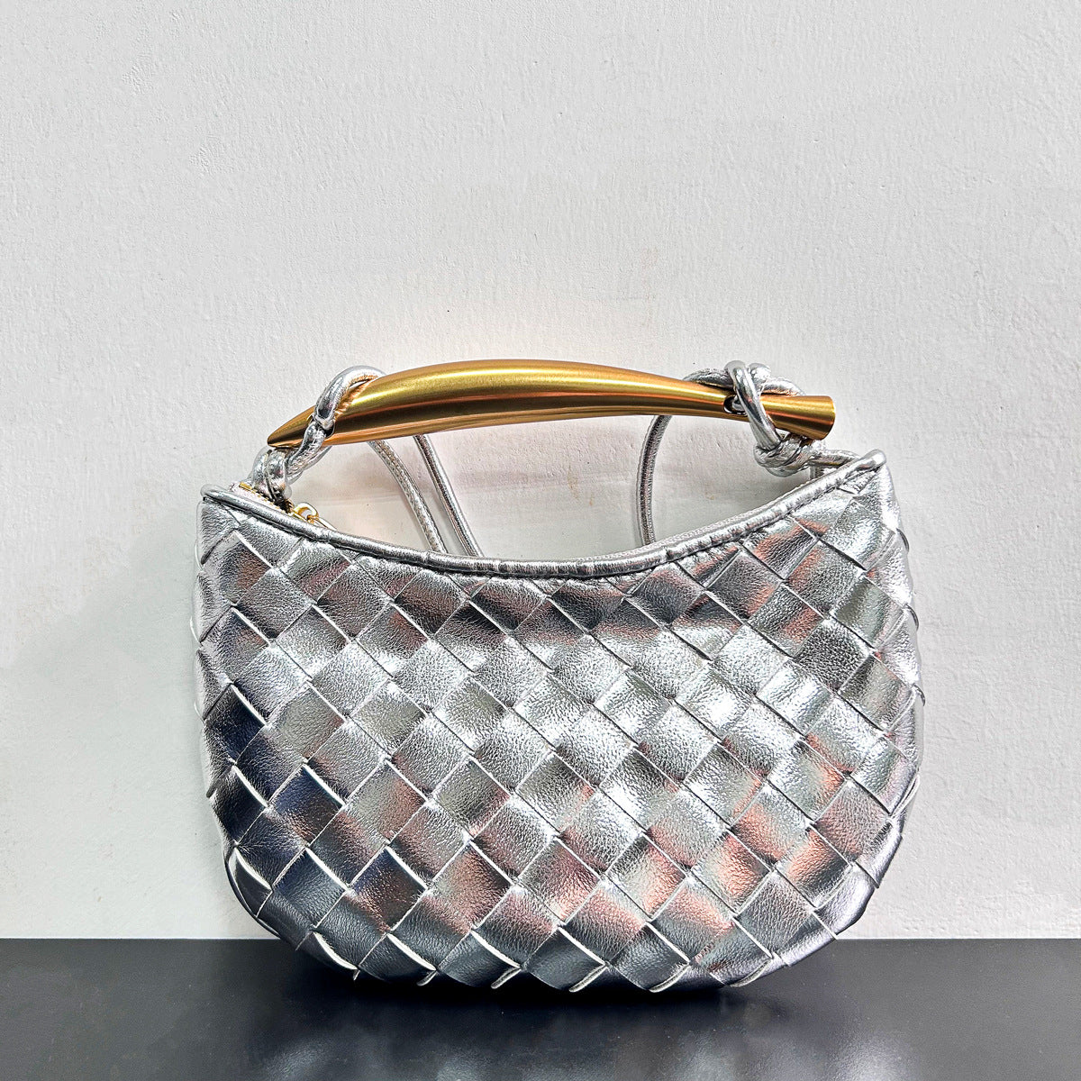 拉链款编织包包2023新款牛皮金属手柄月牙包单肩斜挎手提包时尚