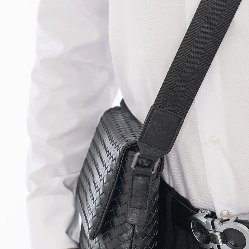 X&BV男包真皮斜挎包单肩包男休闲商务编织翻盖竖款时尚男士小背包