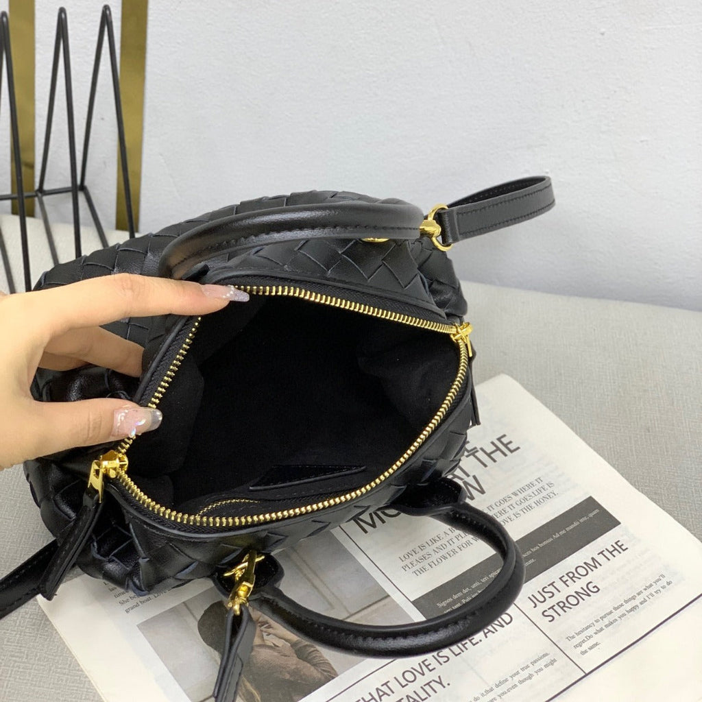 包包女2024新款真皮手工编织保龄球包女斜挎单肩小众波士顿手提包