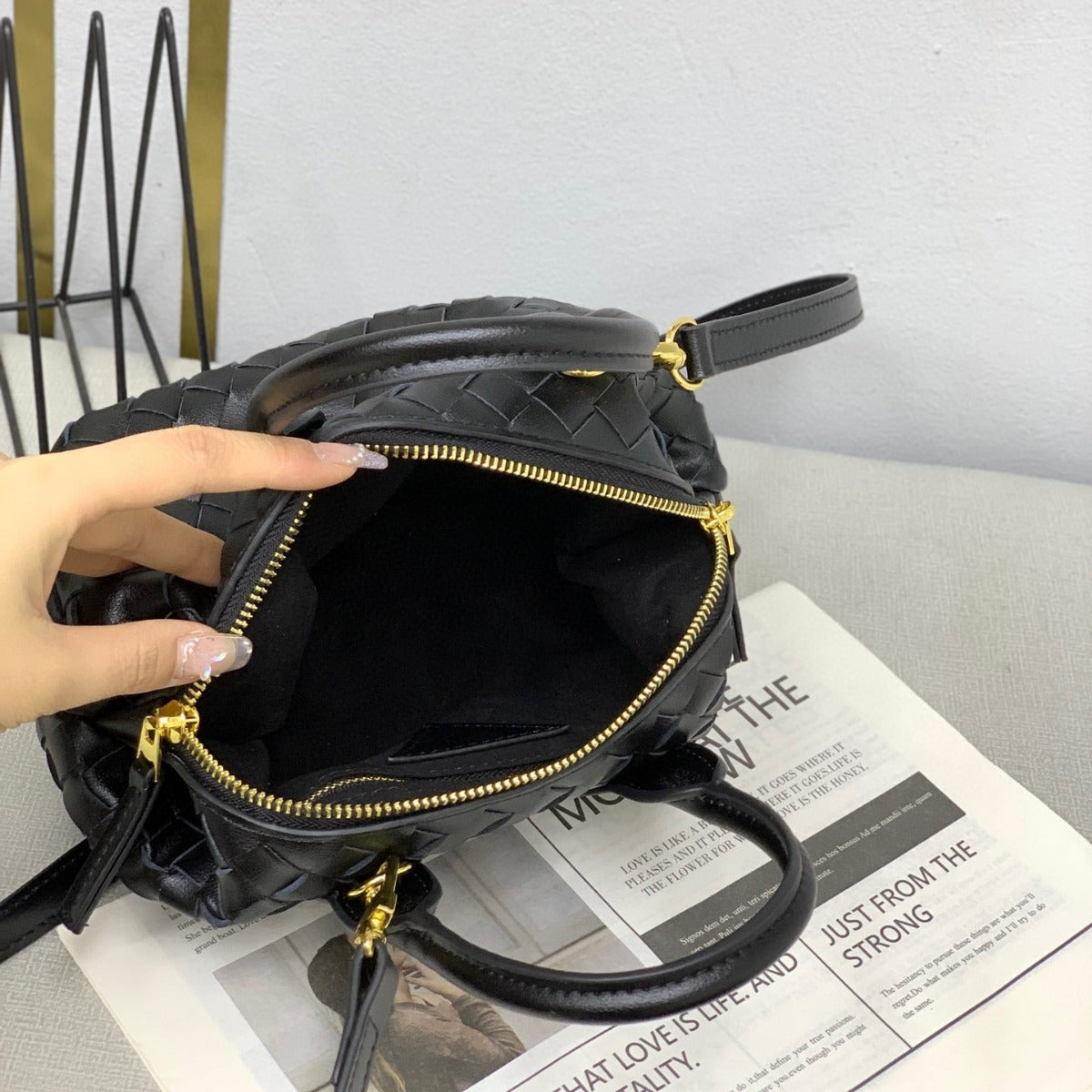 包包女2024新款真皮手工编织保龄球包女斜挎单肩小众波士顿手提包